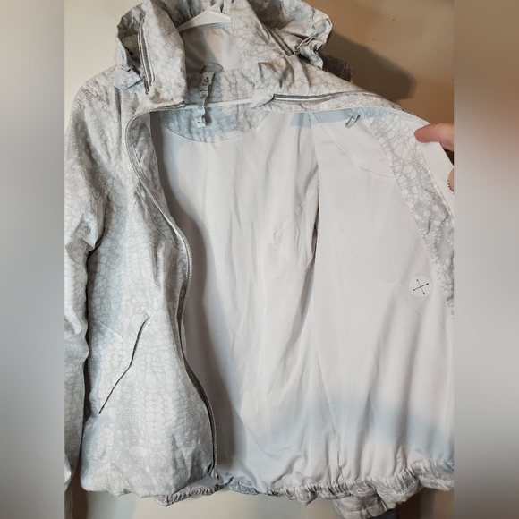 Womens Lululemon Run Hustle Jacket Size 6 White Reflective Glacier Lace - Picture 9 of 16